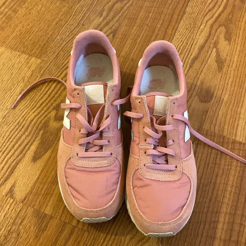 New Balance 220